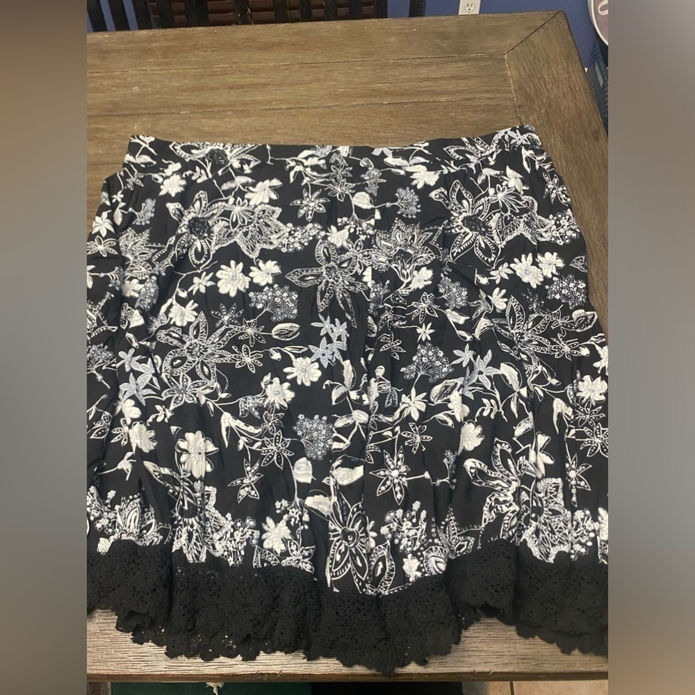 Boca Bay Skirt Paisley floral Print Plus size 4X a lace Hem Black White